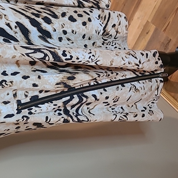 LYSSÉ Animal Print Top, Side Zipper Detail, Lined, Size 2X - Picture 8 of 13
